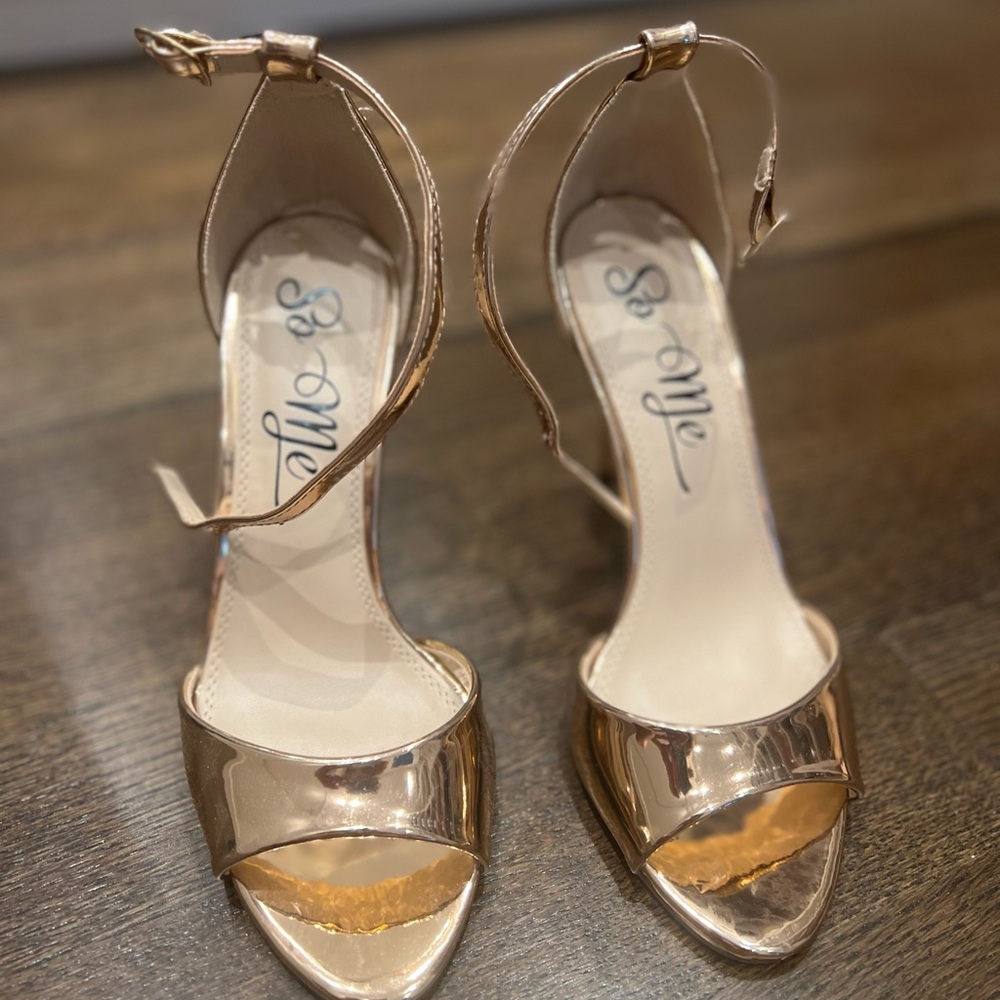 Fashion nova shoes size 7